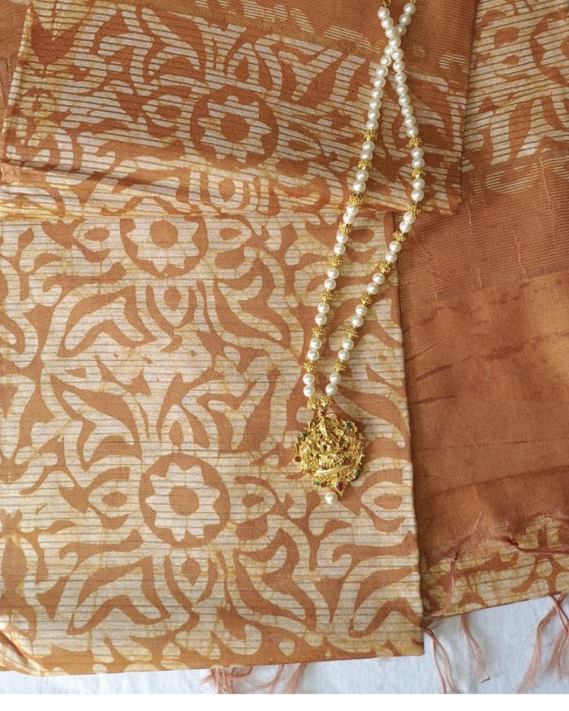 Brown Geecha silk Batik style Screen Print saree